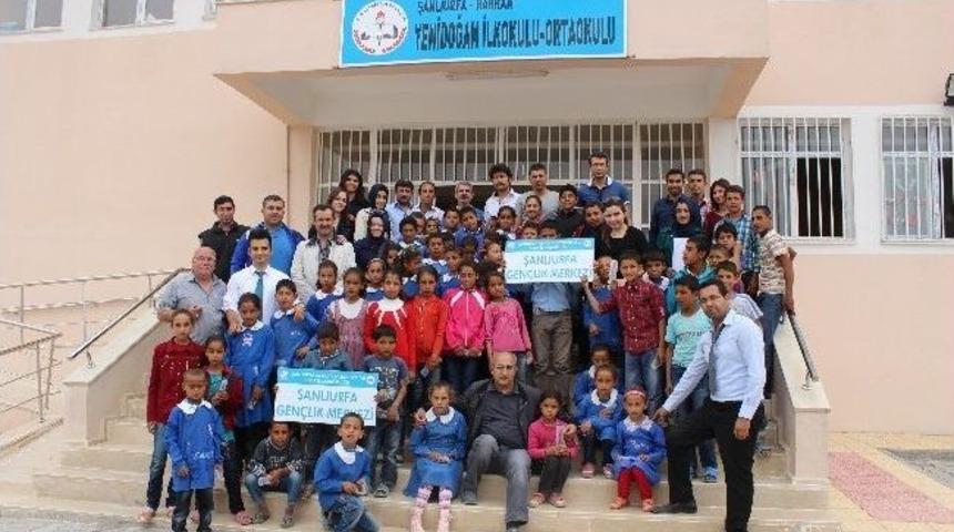 Şanlıurfa Gen&ccedil;lik Merkezi K&ouml;y Okullarına Yardım Ediyor