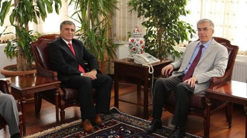 Vakıflar Konya B&ouml;lge M&uuml;d&uuml;r&uuml;nde Vali Ataklı&rsquo;ya Ziyaret