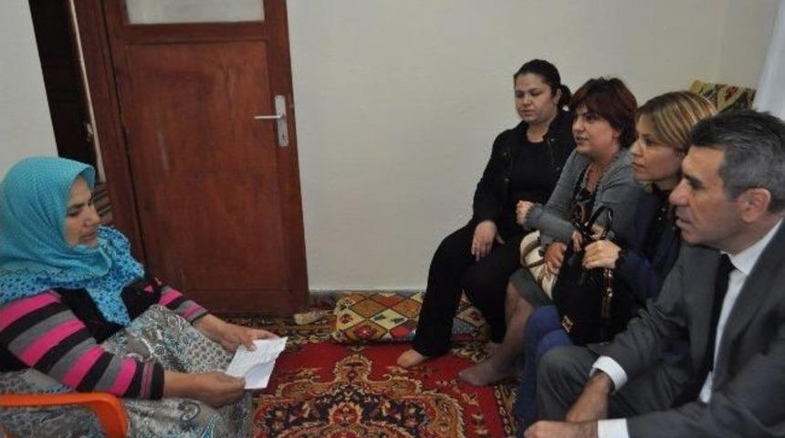 Demirci Kaymakamı Engellileri Evinde Ziyaret Etti