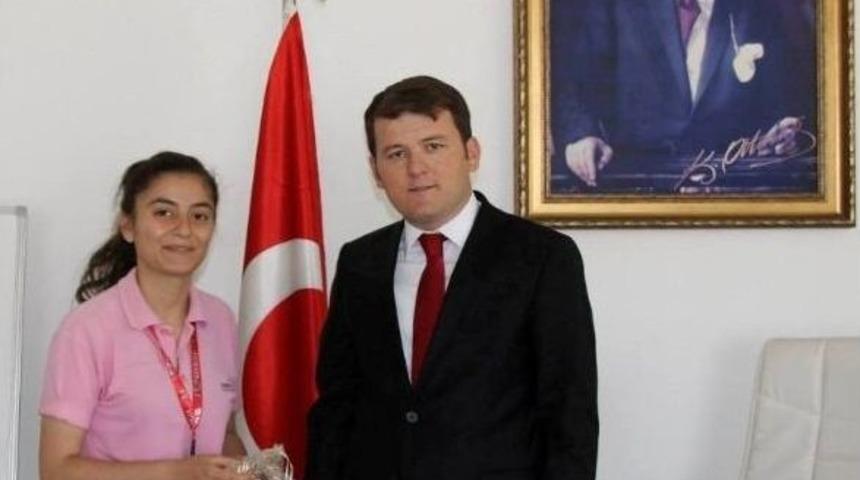 Cizre Kaymakamı, Miryem Bayram&rsquo;ı Cumhuriyet Altını İle &Ouml;d&uuml;llendirdi