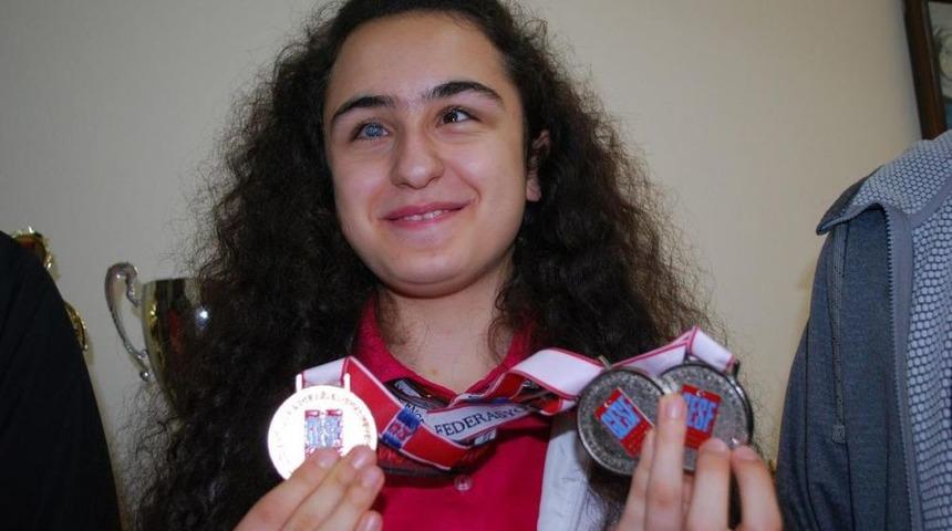 G&ouml;rme Engelli Sporcunun Madalya Mutluluğu