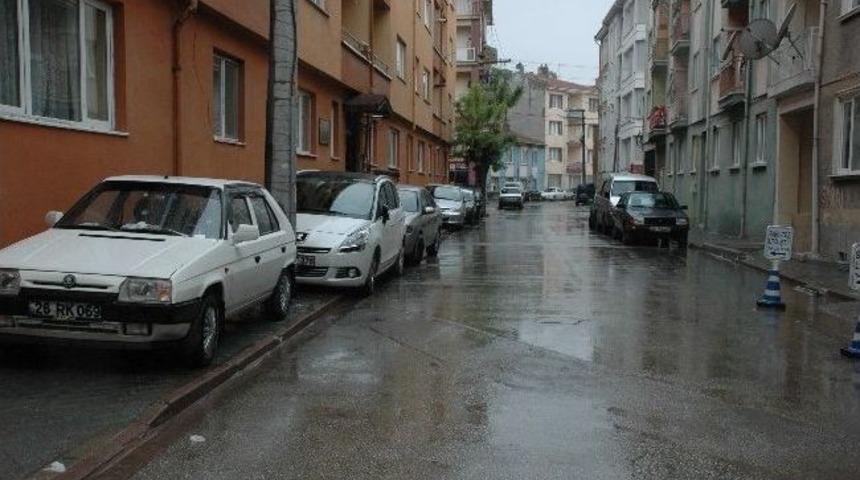 Kaldırımlar Yayalar İ&ccedil;in Mi? Ara&ccedil;lar İ&ccedil;in Mi?