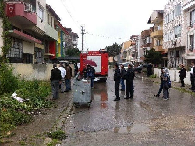 Çıkan Yangında Balkon Tamamen Yandı