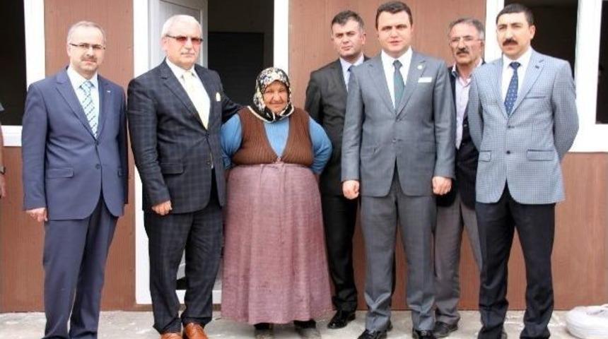 Evi Yanan Mevl&uuml;de Nineye Yardım Eli Uzandı