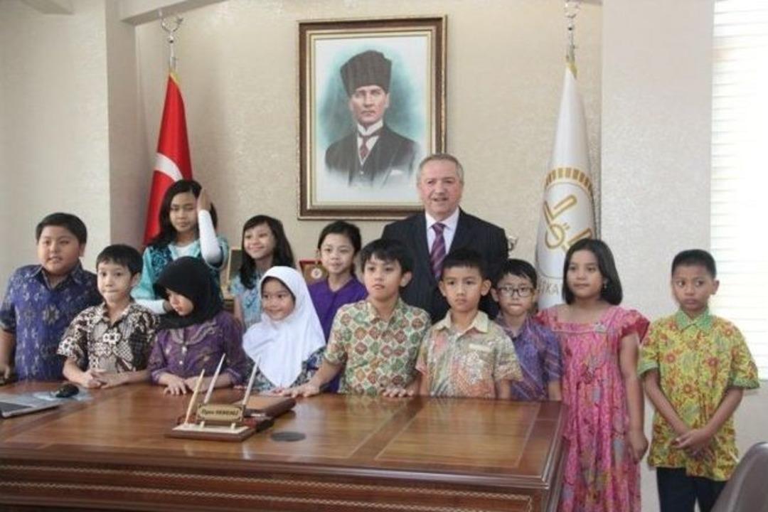 Endonezyalı &Ouml;ğrencilerden M&uuml;ft&uuml; Senliye Ziyaret