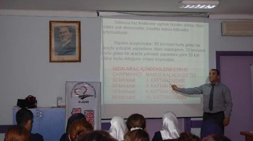 Trafik Haftası Kapsamında Hastane &Ccedil;alışanlarına Seminer Verildi