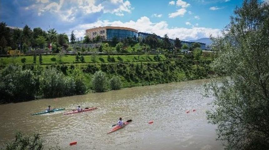 Kb&uuml;&rsquo;de Durgun Su Kano Hız Yarışları Başladı