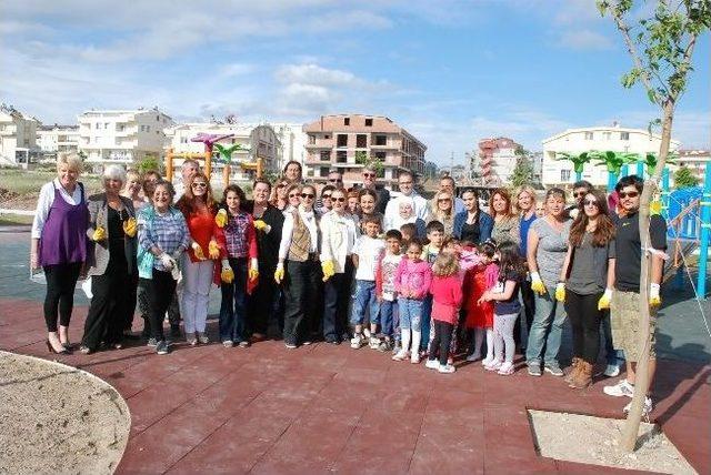 Didim’de 1001 Sevgi Gönüllüleri Parkında Çiçek Dikimi 2