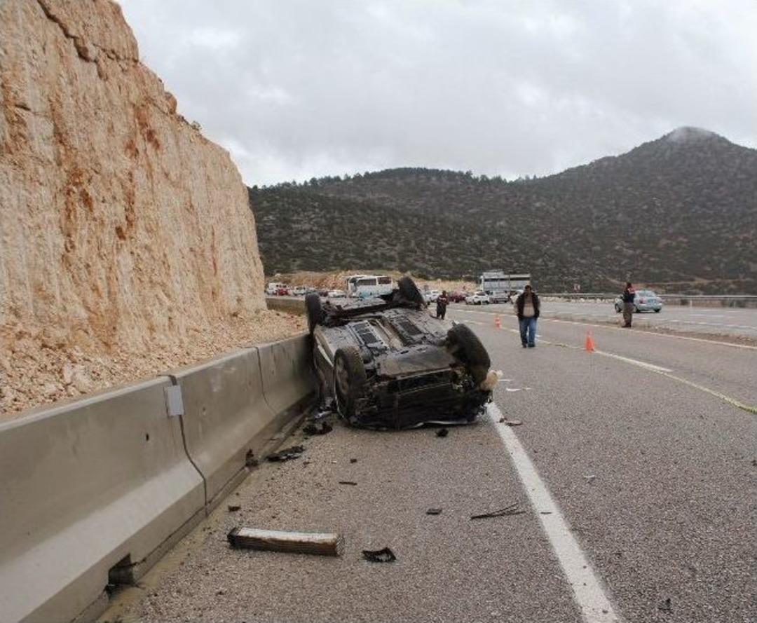(tekrar) Virajı Alamayan Otomobil Takla Attı: 1 &Ouml;l&uuml;, 3 Yaralı