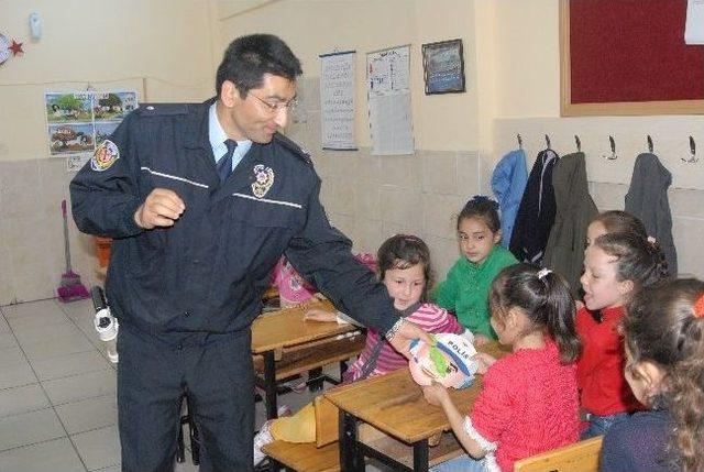 Emniyet &Ouml;ğrencileri Bilin&ccedil;lendiriyor 1