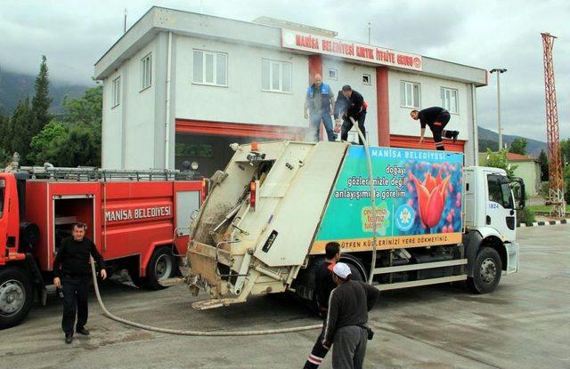 Kasasında Yangın &Ccedil;ıkan Kamyonu, Itfaiyeye G&ouml;t&uuml;rd&uuml; 1