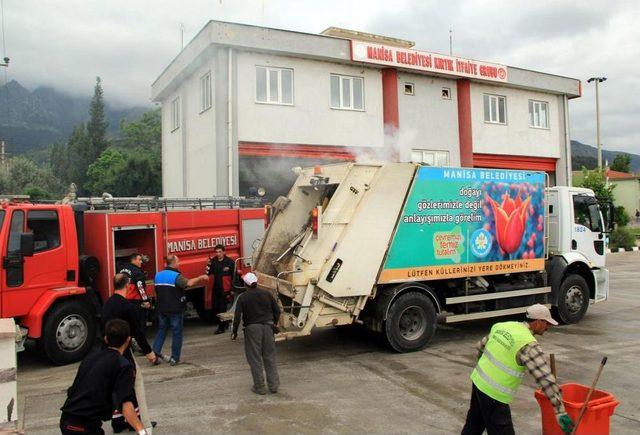 Kasasında Yangın &Ccedil;ıkan Kamyonu, Itfaiyeye G&ouml;t&uuml;rd&uuml; 2