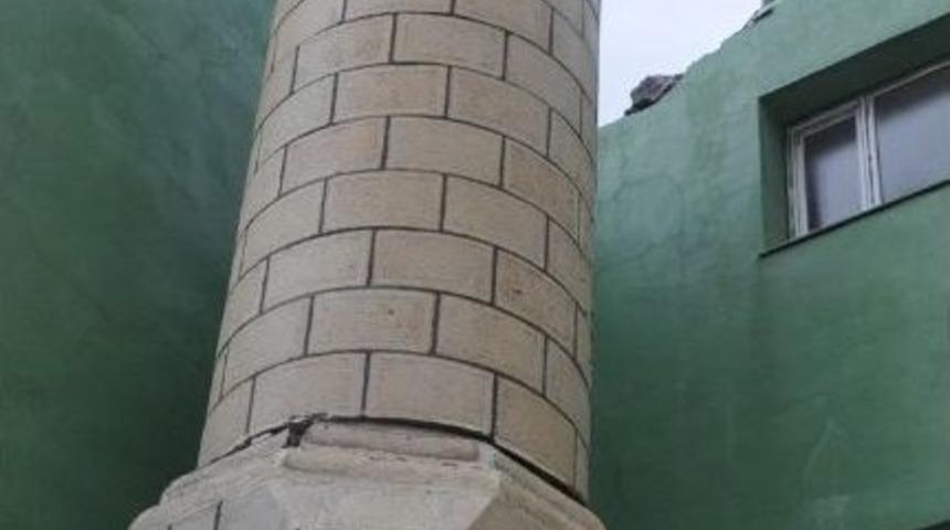 Silopi&rsquo;de &Ccedil;ıkan Şiddetli Fırtına Minare Yıktı