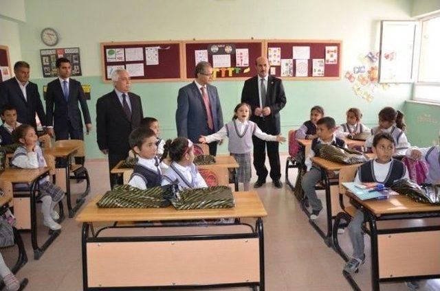 Vali S&uuml;leyman Tapsız K&ouml;y Okullarını Ziyaret Etti 2