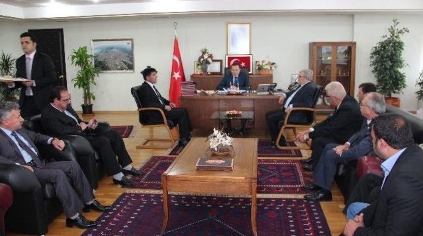 T&uuml;rk-iş'ten Başkan Uğur'a Ziyaret