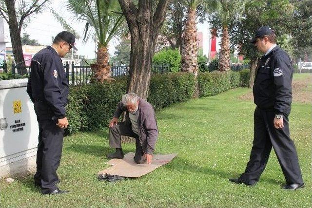 Yol Ortasında Uyuya Kaldı, Polisi Alarma Geçirdi 2