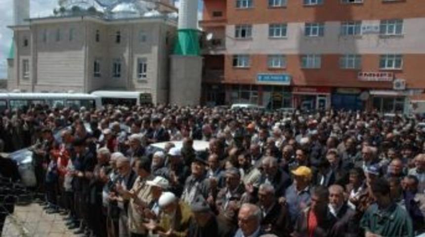 H&uuml;y&uuml;k&rsquo;te &Ccedil;ift&ccedil;i Yağmur Duasına &Ccedil;ıktı