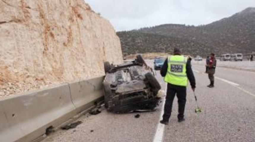 Virajı Alamayan Otomobil Takla Attı: 1 &Ouml;l&uuml;, 3 Yaralı