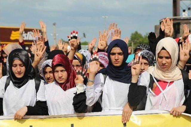 İhl'li Kız Öğrencilerden, Mısır’daki İdam Kararlarına Kefenli Protesto