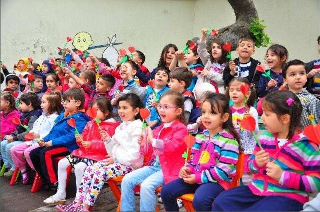 Miniklerden Anneler G&uuml;n&uuml; Kutlaması