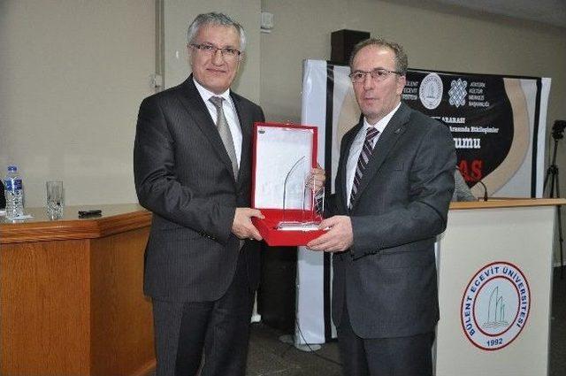 Be&uuml; Ve Akm İşbirliğiyle D&uuml;zenlenen 2. Uluslararası T&uuml;rk Ve D&uuml;nya Edebiyatları Arasında Etkileşimler Sempozyumu Sona Erdi 3