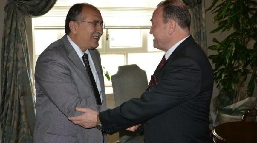 Manisa Eskişehirliler Derneği Vali Savaş&rsquo;ı Ziyaret Etti