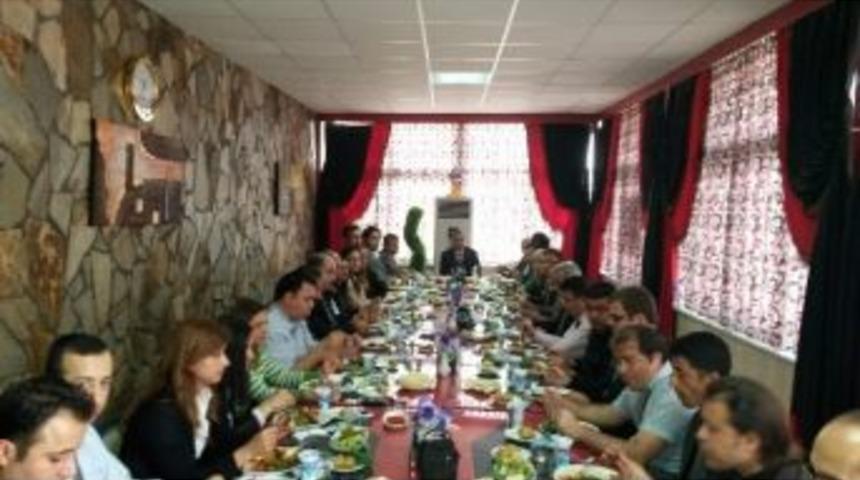 Meslek Y&uuml;ksekokulu'nda Yemek