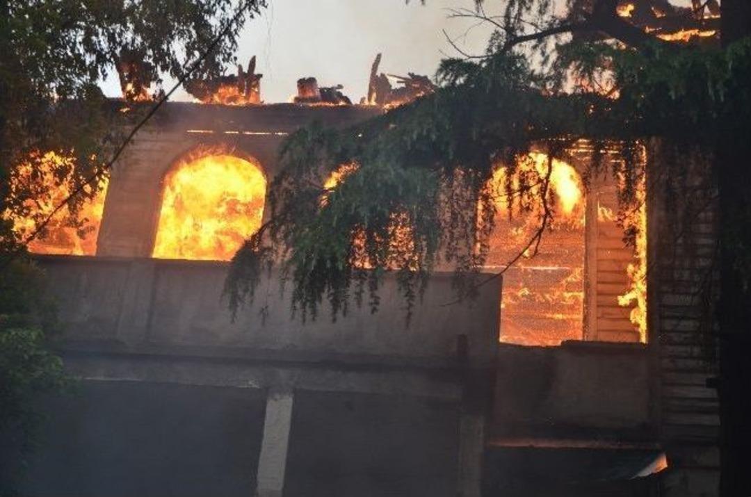 150 Yıllık Konakta &Ccedil;ıkan Yangın Kontrol Altına Alındı