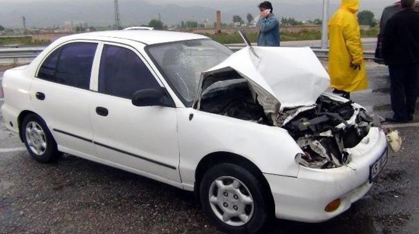 Manisa'da Trafik Kazası: 4 Yaralı