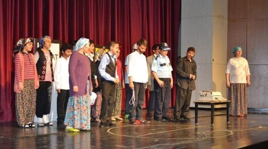 'keşanlı Ali Destanı' Tiyatro Oyunu B&uuml;y&uuml;k Alkış Aldı