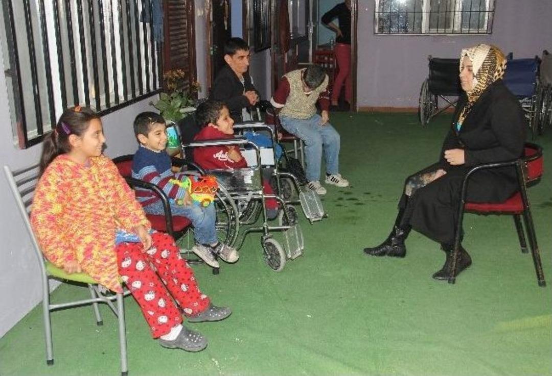 (&ouml;zel Haber) 7 Yaşındaki Oğlunun Y&uuml;r&uuml;yebilmesi İ&ccedil;in G&ouml;n&uuml;ll&uuml; &Ccedil;alışıyor