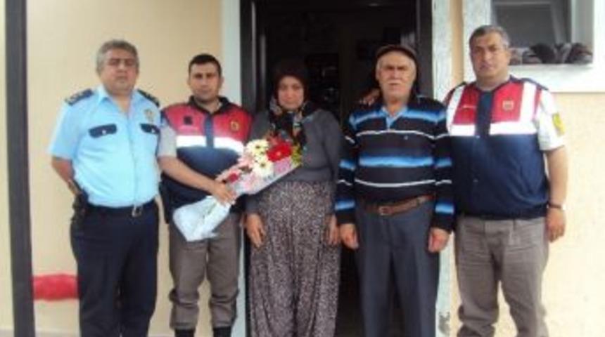 Jandarma Ve Polisten Şehit Annesine Anlamlı Ziyaret