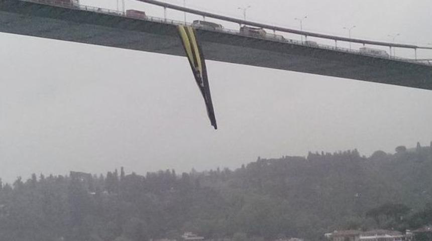 Fsm'ye Fenerbah&ccedil;e Bayrağı Asıldı
