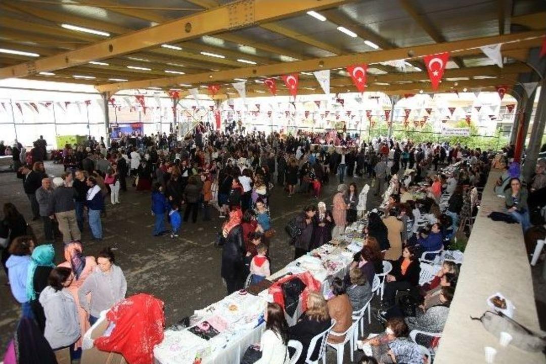 Karabağlar'da Coşkulu "anneler G&uuml;n&uuml;"etkinliği