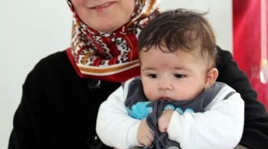 Ak Kadınlar Yılın Annesini Se&ccedil;ti