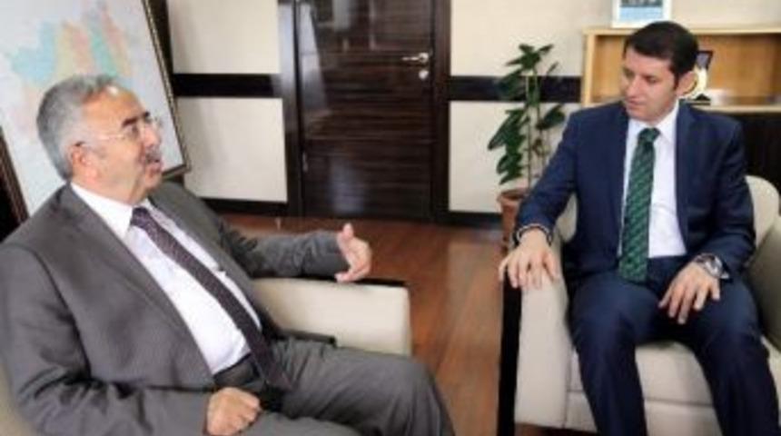 Eski M&uuml;steşar Soluk&rsquo;tan, İl &Ouml;zel İdaresi Genel Sekreteri Ayhan&rsquo;a Ziyaret