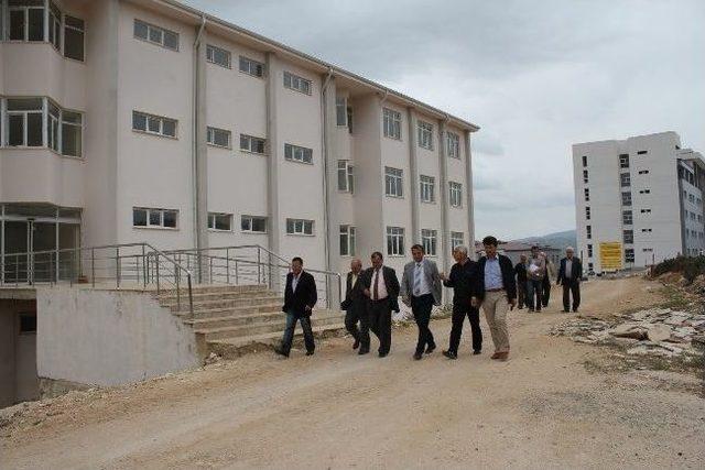 Karayolları 13. B&ouml;lge M&uuml;d&uuml;r&uuml; Altıok, Kampus Yolunda İncelemelerde Bulundu 1
