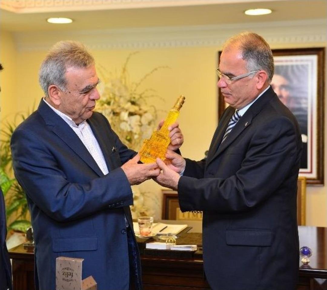 Başkan Kocaoğlu Ve Ak Partili Bakıcı'dan Demokrasi &Ouml;rneği