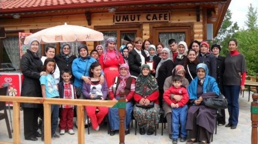 Ak Parti Kadın Kollarından Anneler G&uuml;n&uuml; Etkinliği