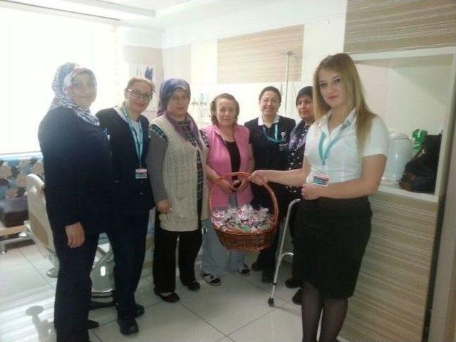 Dünyam Hastanesi, 'anneler Günü'nü Pastalarla Ve Çiçeklerle Kutladı