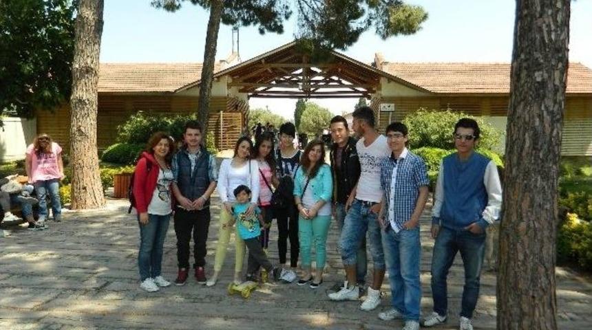 Didim'de Başarılı &Ouml;ğrencilere Tiyatro Gezisi