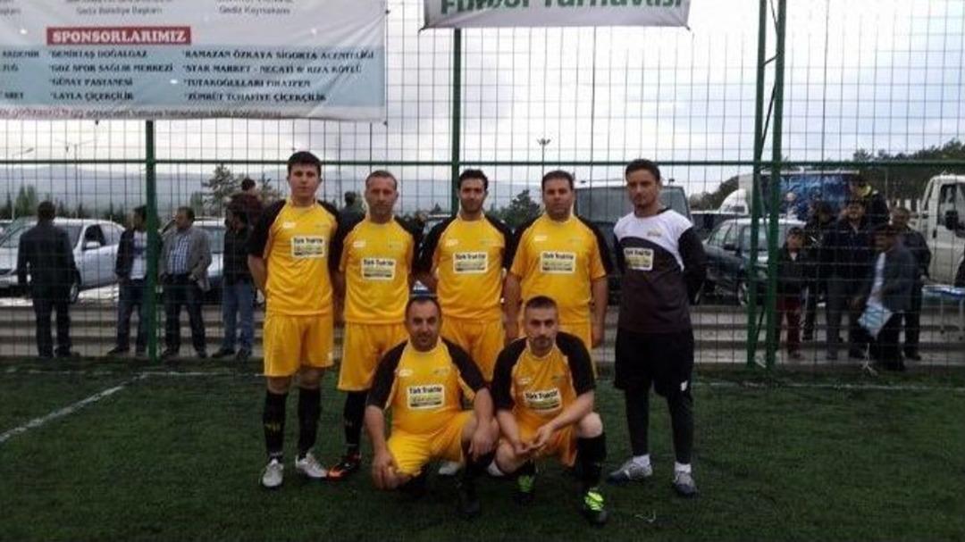 Gediz&rsquo;de &lsquo;12. Halı Saha Futbol Turnuvası&rsquo; İle Spor Ş&ouml;leni Yaşanıyor