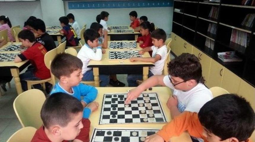 Akb&uuml;k&rsquo;te Yıl Sonu Dama Turnuvası Yapıldı