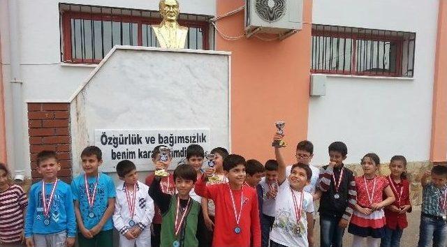 Akbük’te Yıl Sonu Dama Turnuvası Yapıldı