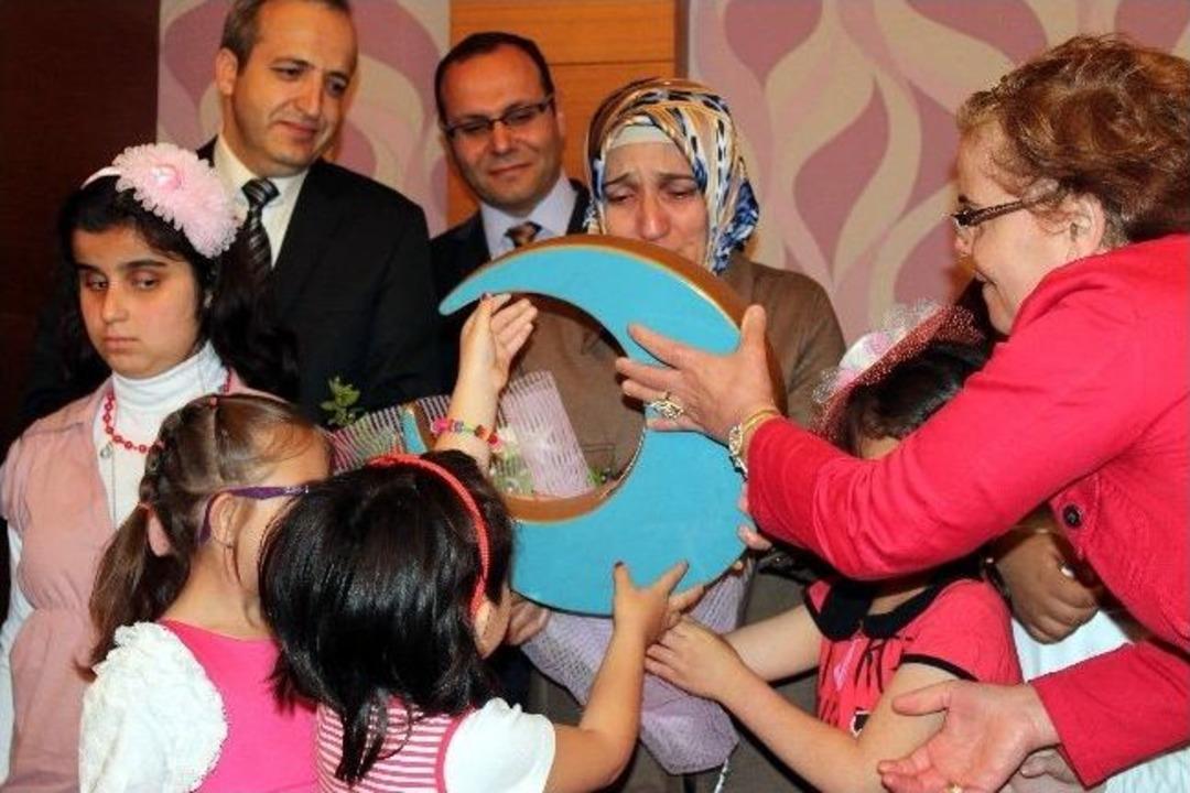 Oğlunu Kazada Kaybeden Anne Yılın Annesi Se&ccedil;ildi