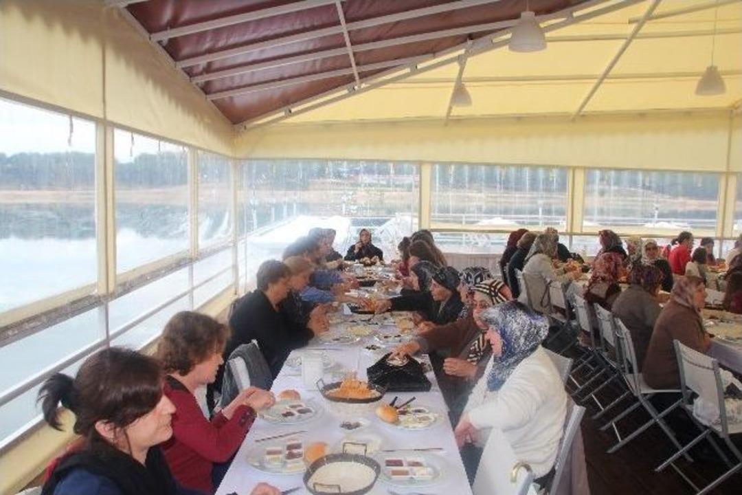 Rumeli Derneği'nden &ldquo;anneler G&uuml;n&uuml;&rdquo; Kahvaltısı