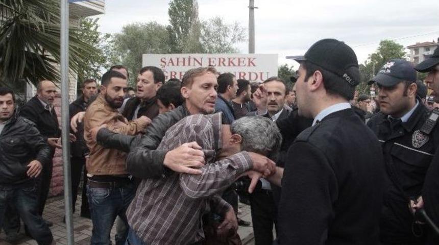 Sakarya&rsquo;da Minib&uuml;s Ve Dolmuş&ccedil;ular Birbirine Girdi