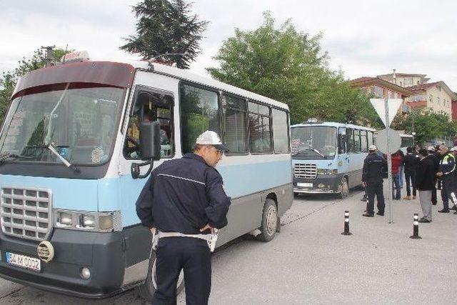 Sakarya’da Minibüs Ve Dolmuşçular Birbirine Girdi