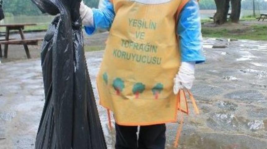 &Ccedil;evre Kirliliğine &Ccedil;&ouml;p Toplayıp Dikkat &Ccedil;ektiler