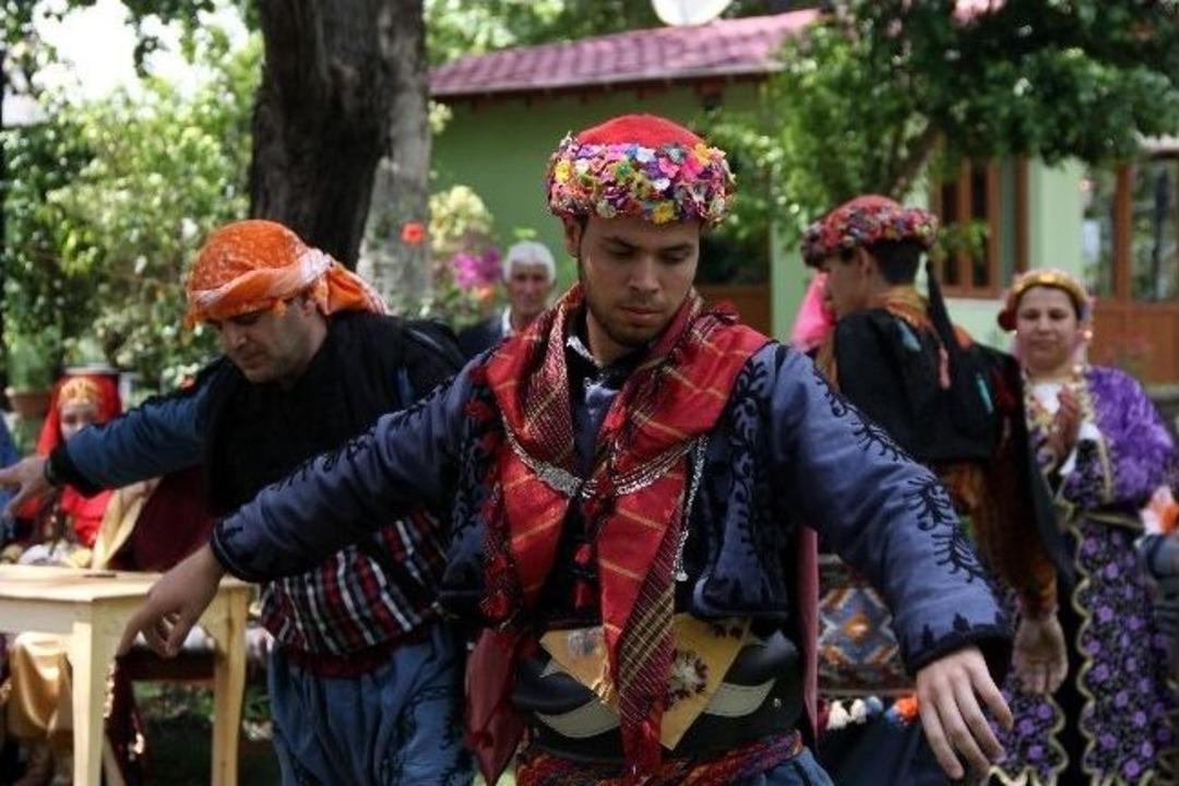 T&uuml;rkmenler Otağı&rsquo;nda Y&ouml;r&uuml;k Şenliği